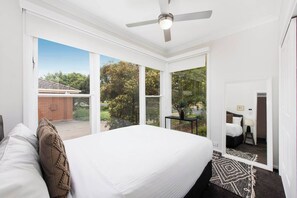 4 bedrooms, desk, iron/ironing board, travel crib