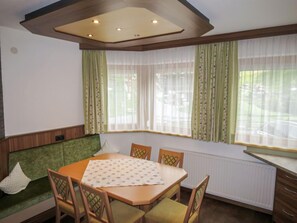Dining - Alpenflora by Interhome (Kappl)