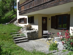 Outdoor dining - Nice apartment for 2 people with WIFI, TV and balcony (Churwalden)