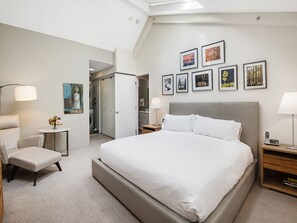 4 bedrooms, travel crib, WiFi, bed sheets