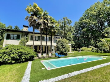 Plante, PropriĂ©tĂ©, Ciel, BĂątiment, L'Eau, Arbre, FenĂȘtre, Architecture, Piscine, Herbe