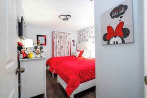 3 bedrooms, iron/ironing board, travel crib, free WiFi