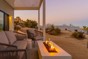 Terrace/patio - White Desert House: Luxe Hideaway • Views • Spa (Yucca Valley)