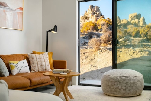 White Desert House: Luxe Hideaway • Views • Spa