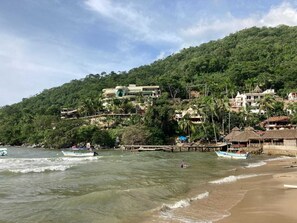 A coastal area with a beach, boats, and buildings on a hillside. - Oceanview FAST WiFi Private Yard Pool Executive Chef Staff Amazing Views (boca de tomatlan)