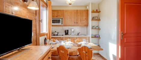 Fridge, dishwasher, toaster, high chair