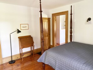 4 slaapkamers, een bureau, een strijkplank/strijkijzer, gratis wifi