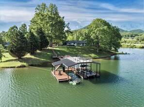 Property grounds - 3BR + 2BA Lake Chatuge Cabin w/ Mountain Views! (Hiawassee)