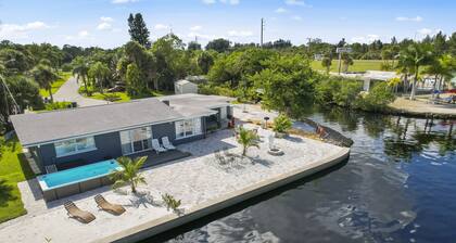 AQUA VISTA * WATERFRONT RESORT STYLE * NEAR BEACHES