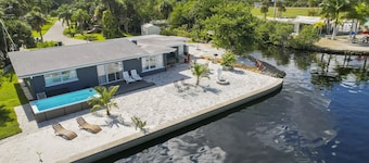 AQUA VISTA * WATERFRONT RESORT STYLE * NEAR BEACHES