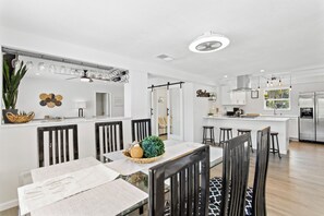 Dining - AQUA VISTA * WATERFRONT RESORT STYLE * NEAR BEACHES (Venice)