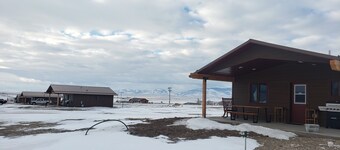 Shedhorn Cabin #3 of 3 - 1 BEDR & Full RV Hookups