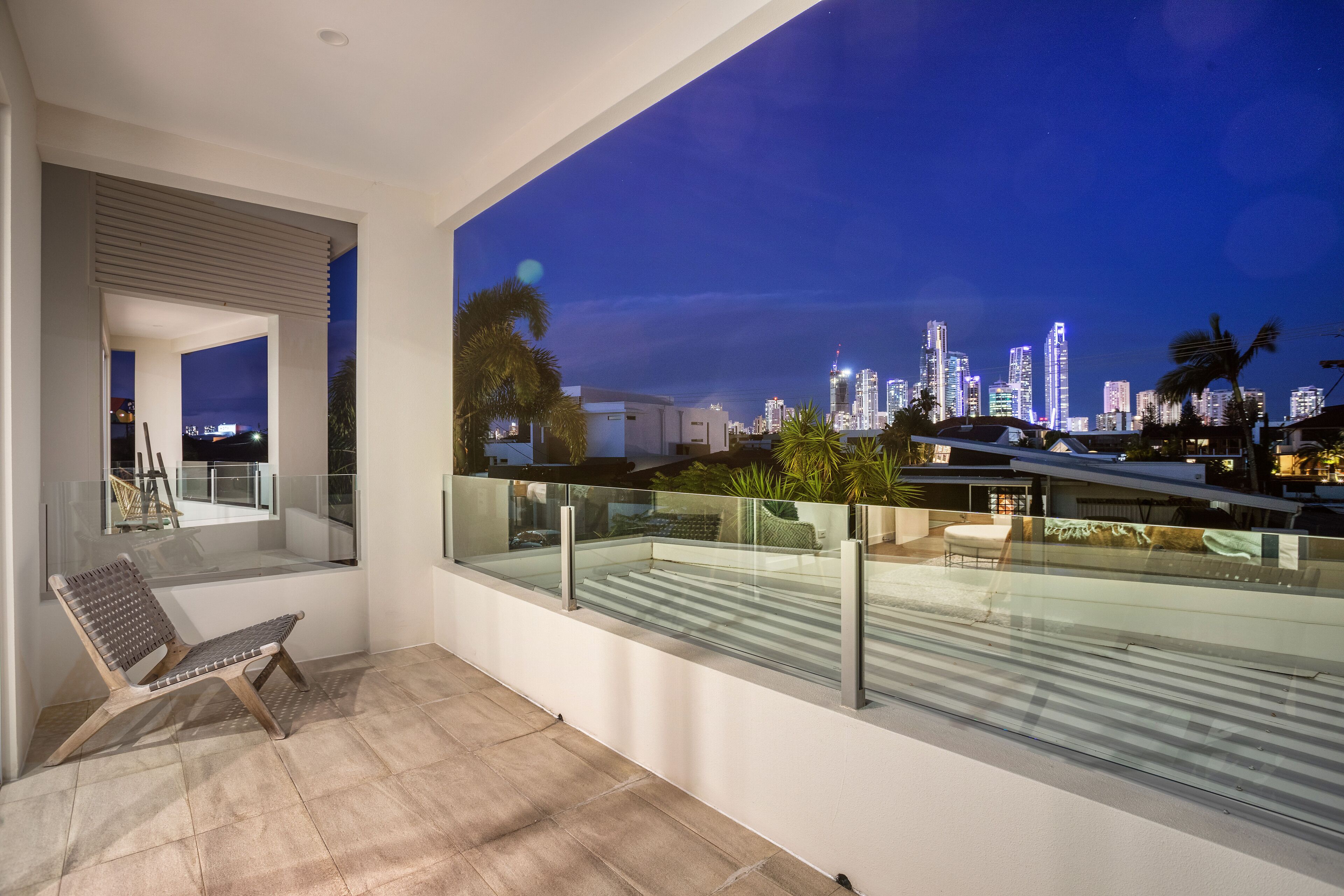 Stunning Waterfront home on the Gold Coast*Heated Pool* \nPet Friendly. — image 4