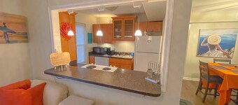 Lovely 2 bedroom condo walking distance to Beach Condominium - Entire home