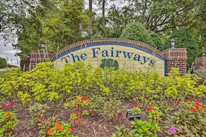 Property grounds - First-Floor Myrtle Beach Condo w/ Pool Access! (Myrtle Beach)