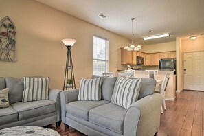 TV - First-Floor Myrtle Beach Condo w/ Pool Access! (Myrtle Beach)