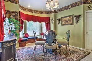 Dining - Victorian Hernando Home ~ 25 Miles to Memphis (Hernando)