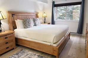 2 camere, una scrivania, accesso a Internet, lenzuola