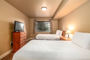 2 soveværelser, skrivebord, internetforbindelse, sengetøj