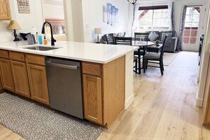 Interior - Across St from Private Gondola-3 Hot Tubs-Heated Pool-Game Room-Gym+ W/D in Unit-Deck-Just Updated (Steamboat Springs)