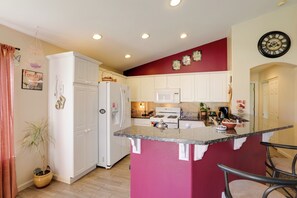 Refrigerador, microondas, parrilla de estufa y lavavajillas 