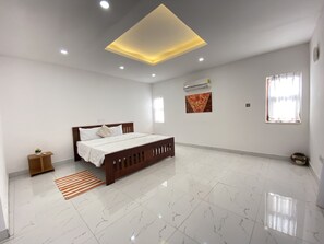 2 Schlafzimmer, Schreibtisch, Bügeleisen/Bügelbrett, WLAN