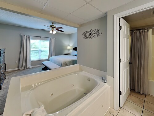 Bear Crossing by Jackson Mountain Rentals