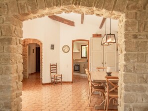 Dining - Rural villa with private pool (Beaumes-de-Venise)