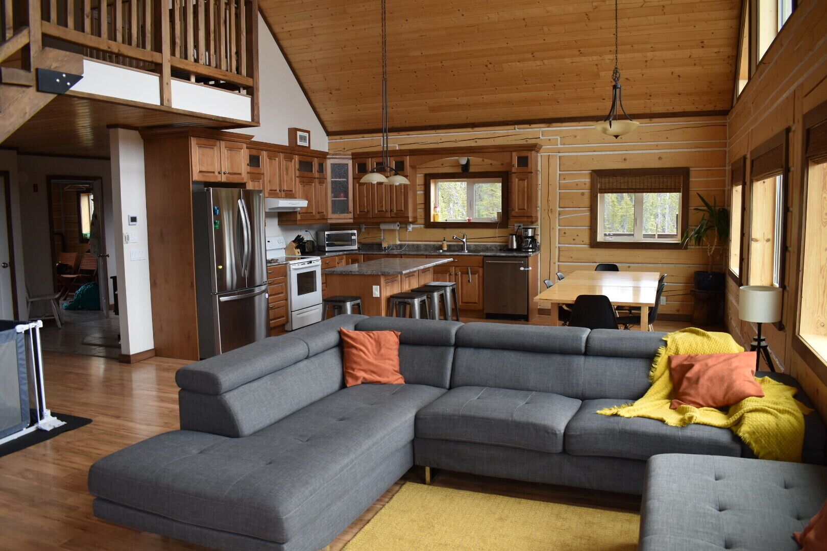 Smart TV, reproductor de DVD y libros 