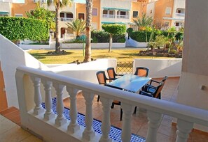 Outdoor dining - Holiday House 'Torre Mata' with Terrace, Shared Pool & Balcony (Torrevieja)