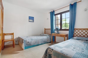 2 slaapkamers, een strijkplank/strijkijzer, gratis wifi, beddengoed