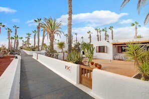 Terrace/patio - Holiday Apartment "Puerto Chico V" with Sea View, Shared Pool & Wi-Fi (Playa Blanca)