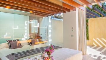 6 bedrooms, iron/ironing board, free WiFi, bed sheets