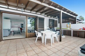 تناول الطعام بالخارج