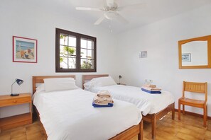 2 makuuhuonetta, silitysrauta/-lauta, ilmainen Wi-Fi, vuodevaatteet