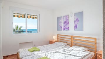 3 slaapkamers, een strijkplank/strijkijzer, gratis wifi, beddengoed