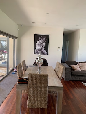Dining - Modern Country Farmhouse (Gnarwarre)