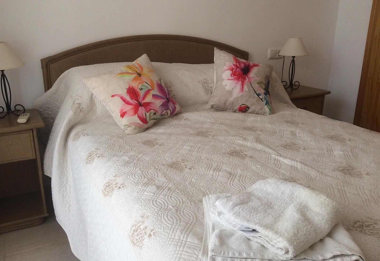 2 多间卧室、熨斗/熨衣板、免费 WiFi、床单