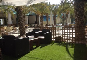 Terrace/patio - Homely Apartment in El Faro with Pool, Terrace, Balcony, A/C & Wi-Fi (Vera Playa)