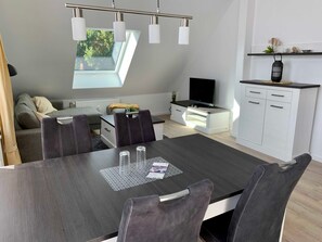 Unclassified image, 4 of 18, button