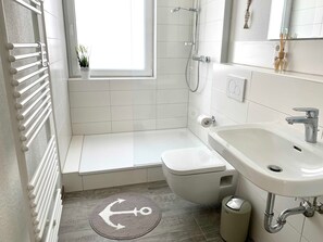 Unclassified image, 3 of 18, button