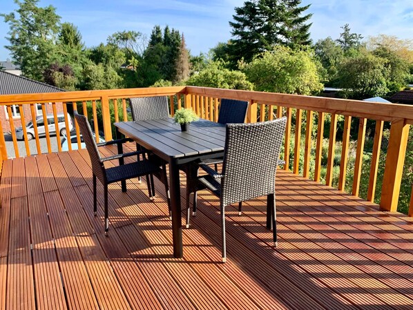 Unclassified image, 1 of 18, button