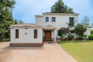 Exterior - Beachside Villa in Carib Playa (Marbella)