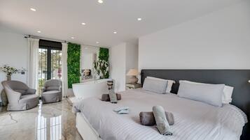 4 sovrum, strykjÀrn/strykbrÀda, gratis wi-fi och sÀngklÀder