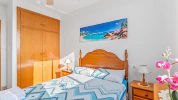 2 bedrooms, iron/ironing board, free WiFi, bed sheets