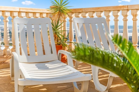 テラス / パティオ. Apartment in Bolnuevo with Sea View, Shared Pool, A/C & Wi-Fi