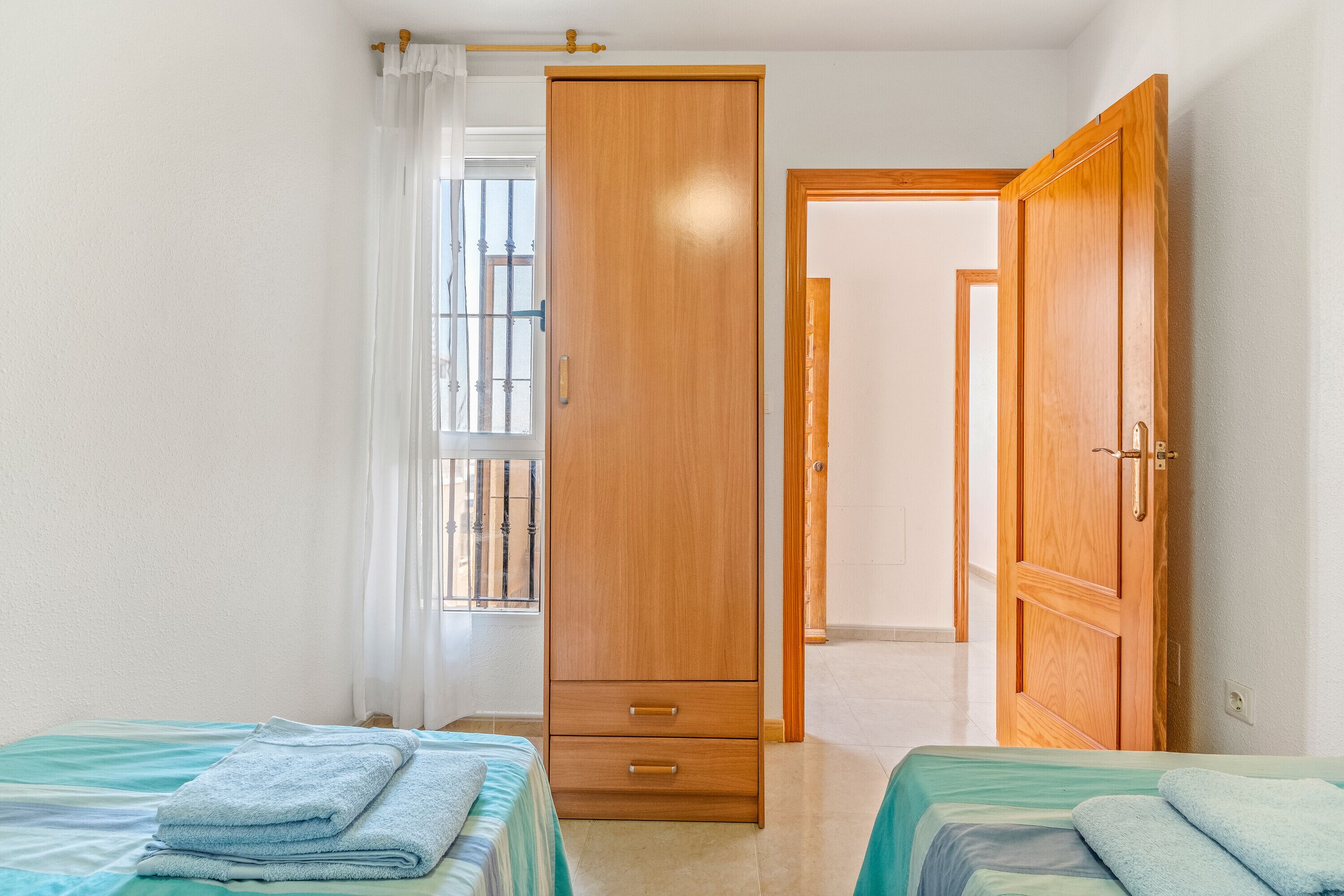 2 slaapkamers, een strijkplank/strijkijzer, gratis wifi, beddengoed