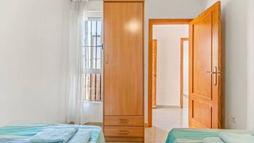 2 dormitorios, tabla de planchar con plancha, wifi gratis y ropa de cama