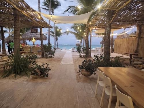 Ocean View Penthouse Private Rooftop Walk to Bavaro Beach  3BR,3Bath,2Livin R