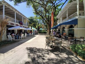 Outdoor dining - Ocean View Penthouse:    3level-3BR   -3BA-Rooftop-Balcony -Steps to the Beaches (bavaro)